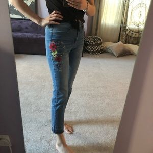 Highline jeans with flower embroidery design